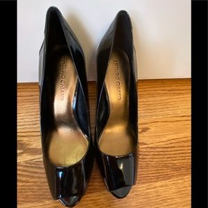 ARTURO CHIANG BLACK PATENT LEATHER OPEN “PEEP” TOED PUMPS  SZ 7.5